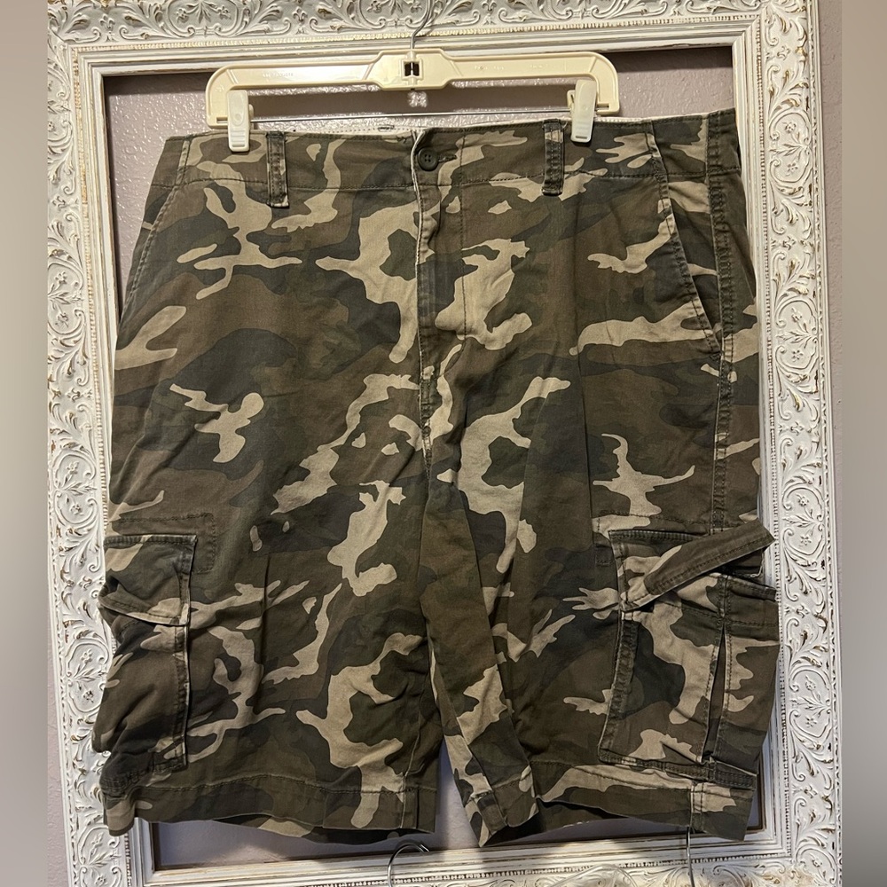 Old Navy Lived-In Straight Cargo Shorts with Built-In Flex Camo - Size 40 Tall